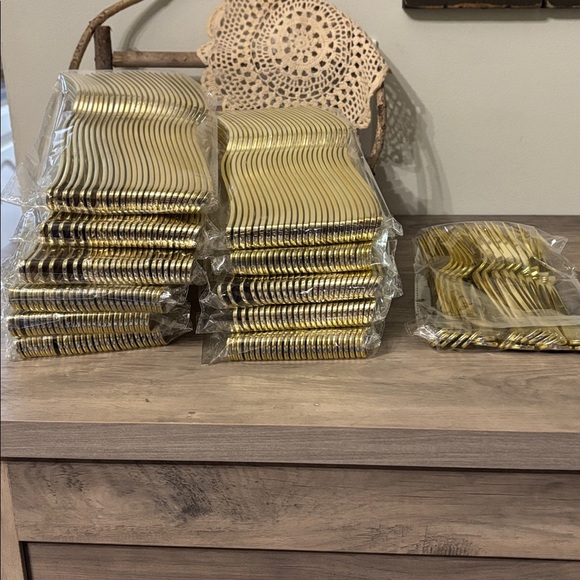 NEW IN ORIGINAL PACKAGING 292 Gold DISPOSABLE Plastic Forks WEDDING RECEPTION - Picture 5 of 5